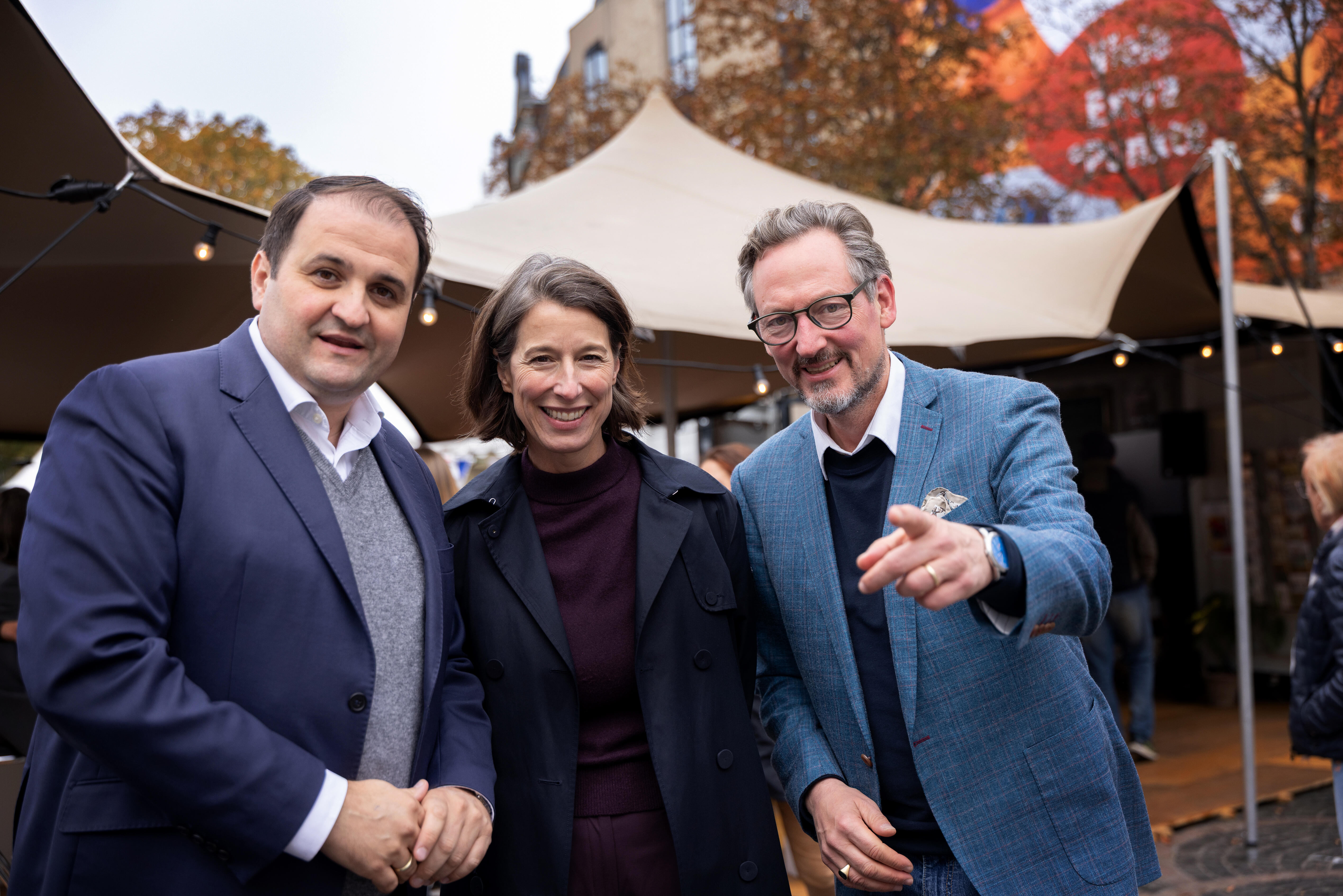 People standing together on the festival grounds, looking into the camera.