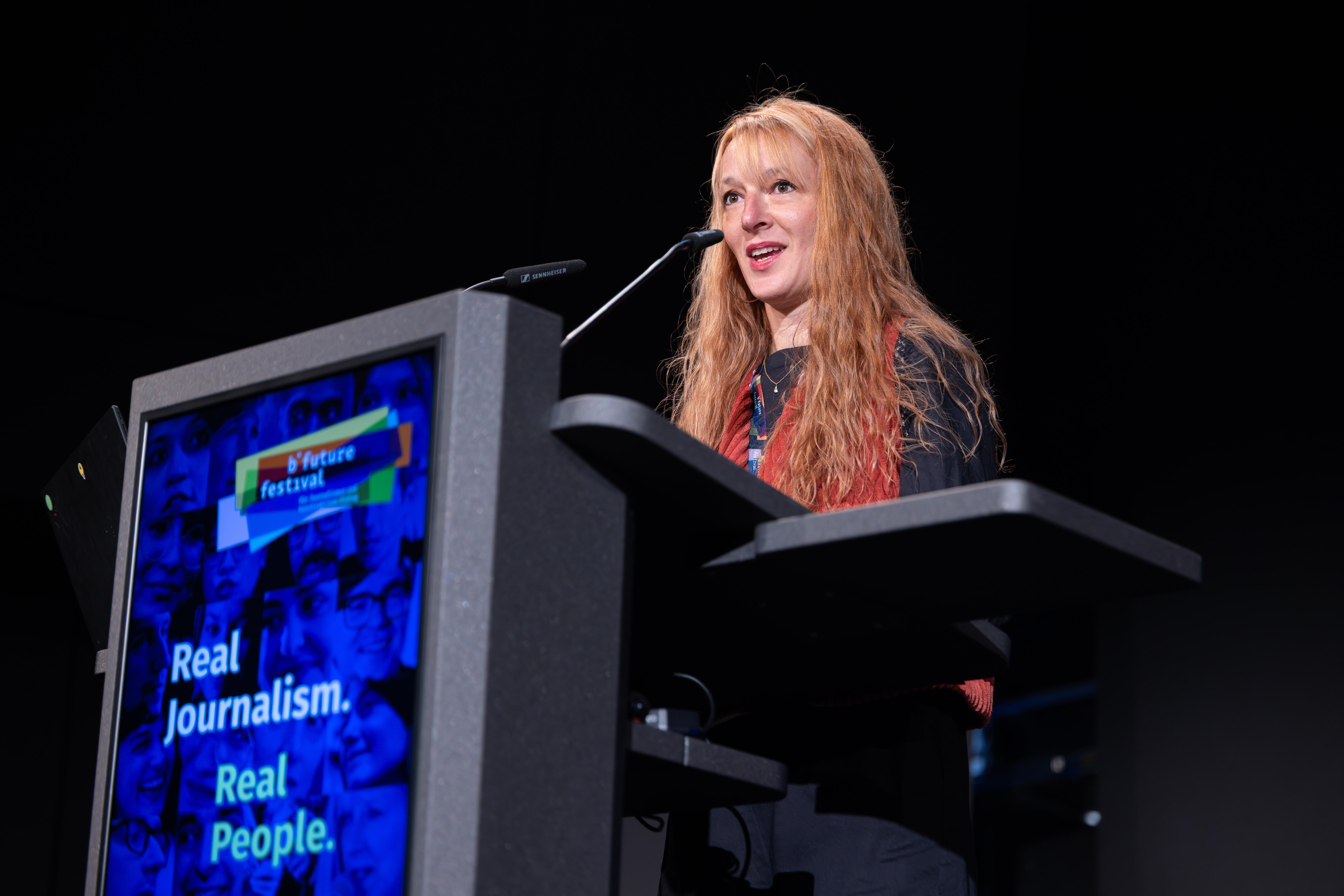 Nina Fasciaux hält ihre Eröffnungsrede