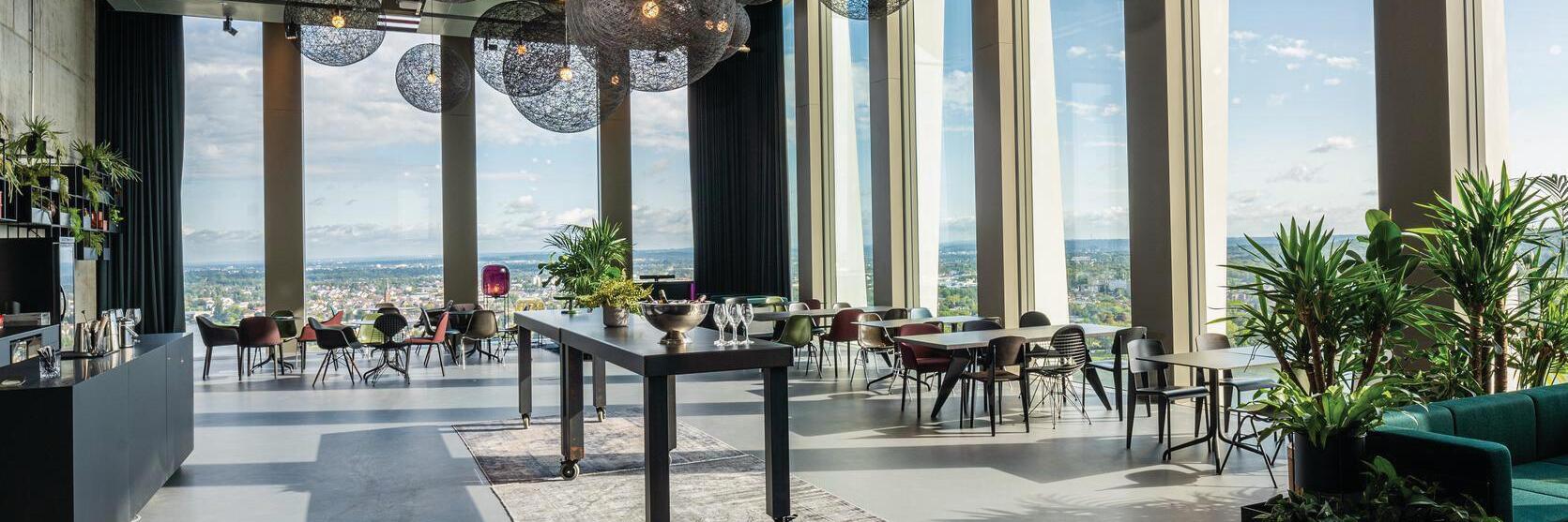 Ein Bild der Rooftoplounge vom Design Offices im 27. Stockwerk.