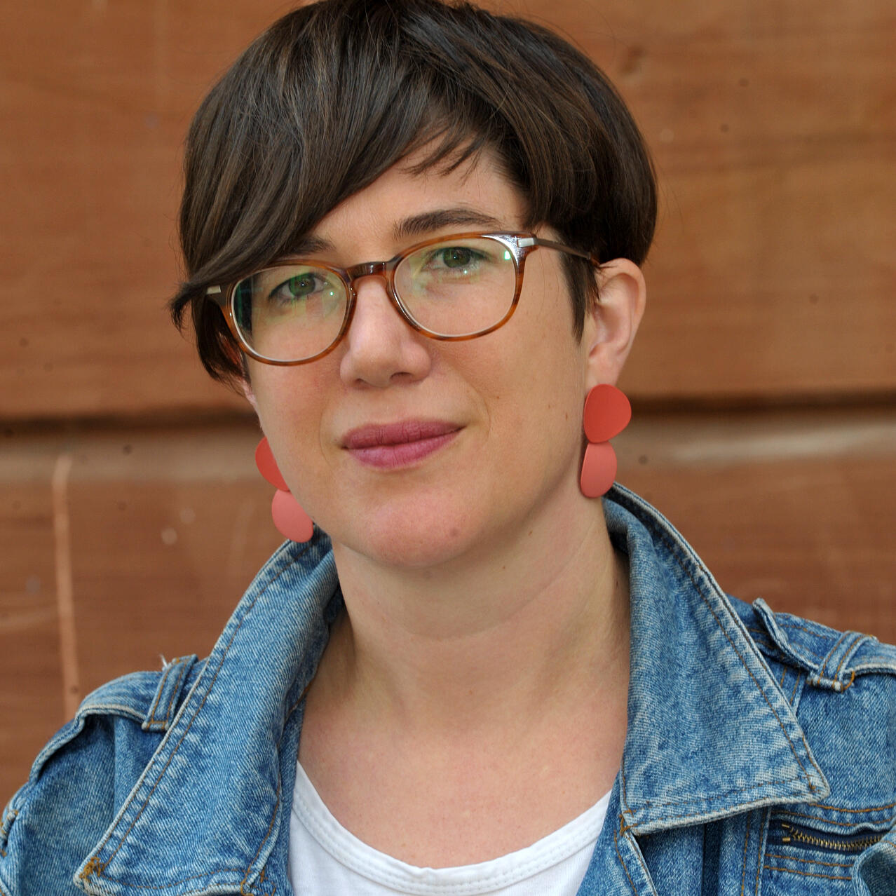 Rhiannon J Davies