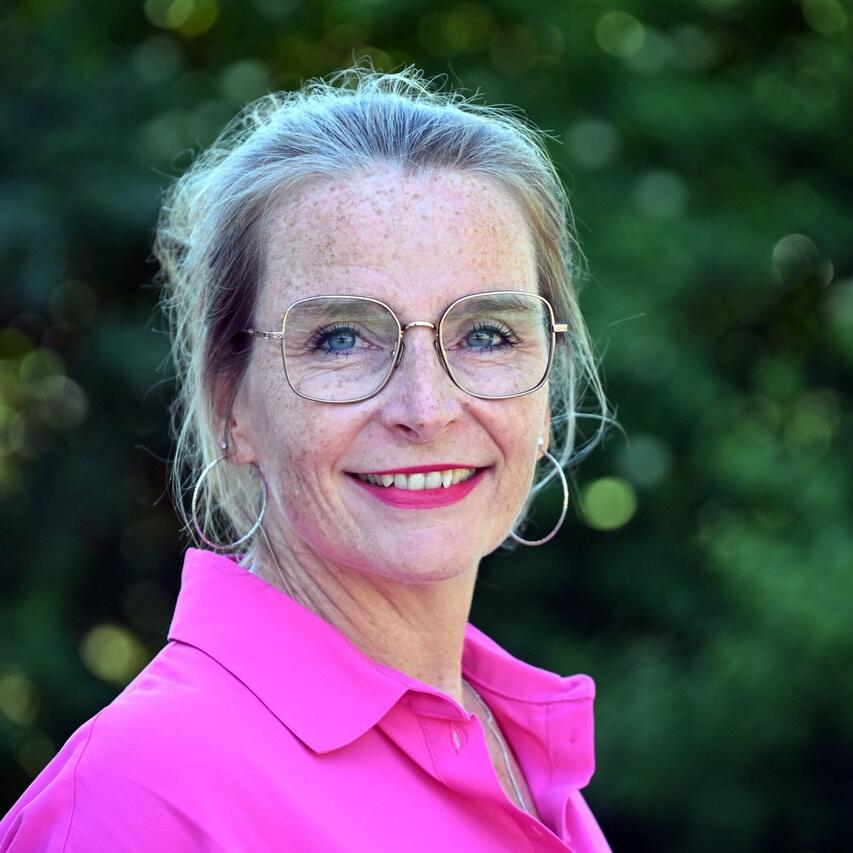 Angela Boll