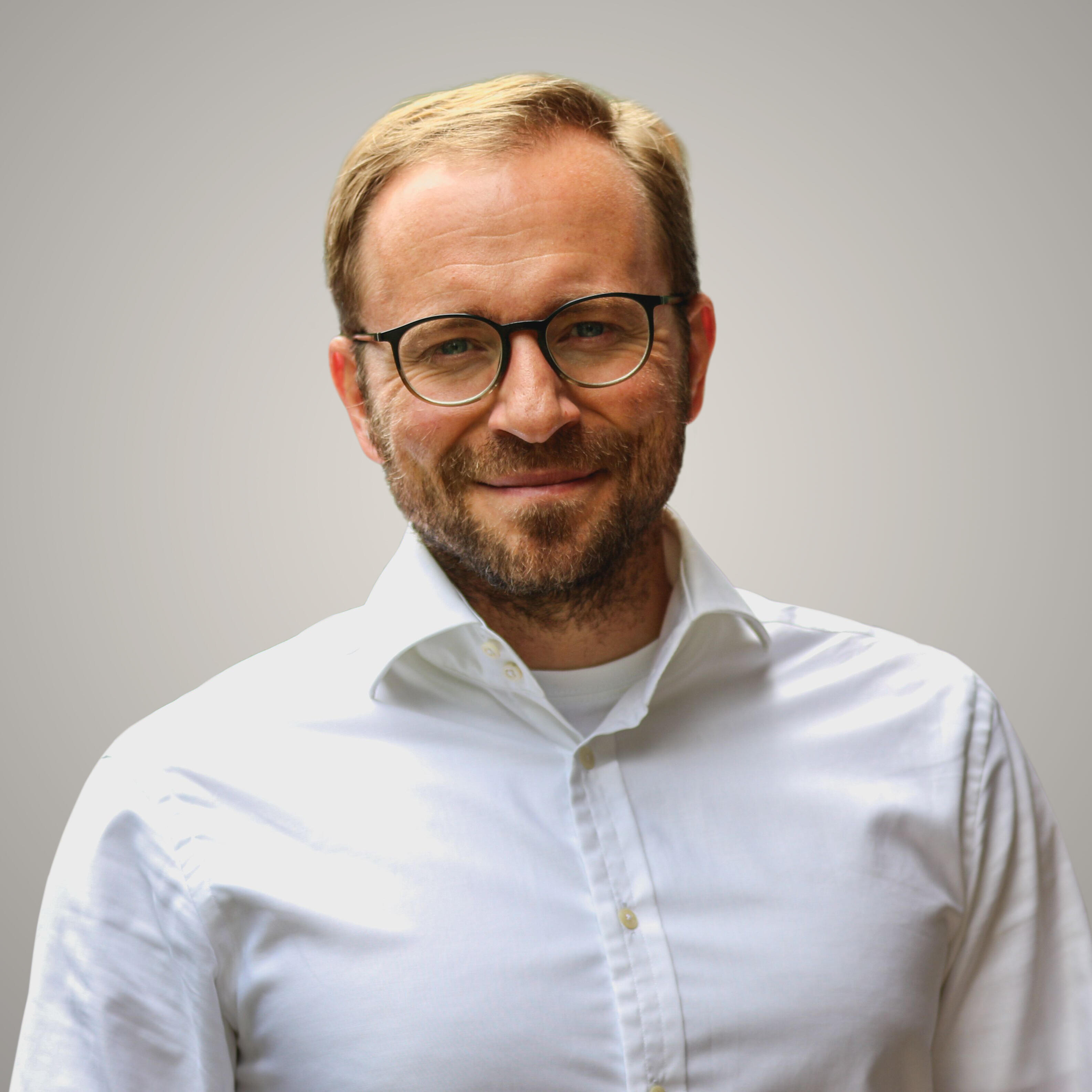 Dr. Ulrich Schaper